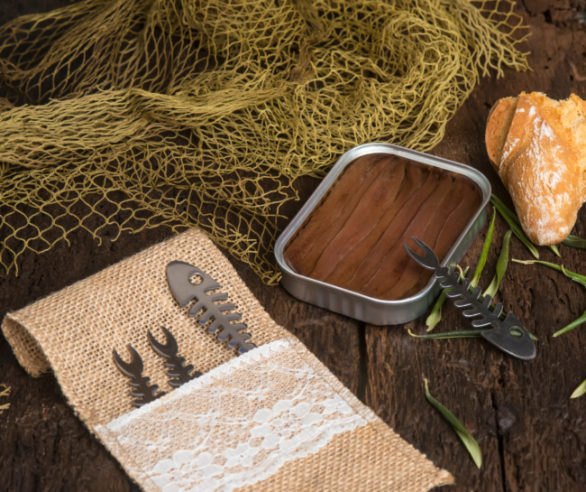 Anchoas de Santoña en envase hermético.